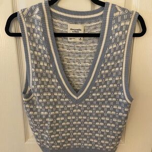Abercrombie & Fitch Light Blue and Cream Knit Sweater